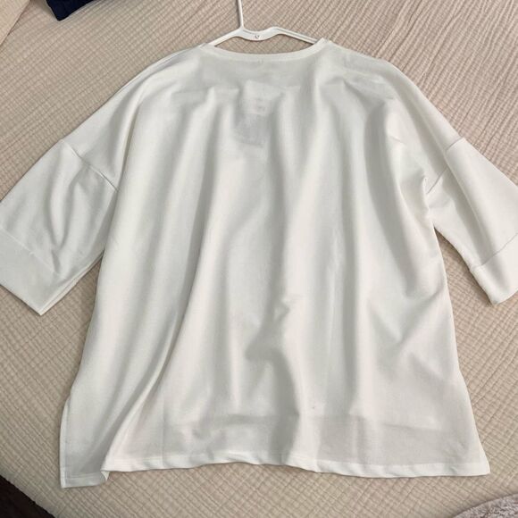 White Crewneck 3/4 Sleeve Sweatshirt with split hemline size XL- NWT - Picture 7 of 8